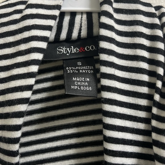 Women’s black and white corrigan - Picture 4 of 5